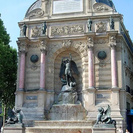 5e Arr Place Saint Michel * Paříž