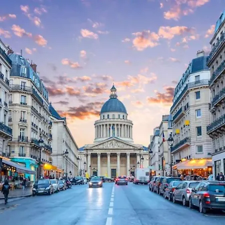 5e Arr Place Saint Michel Апартаменты Париж